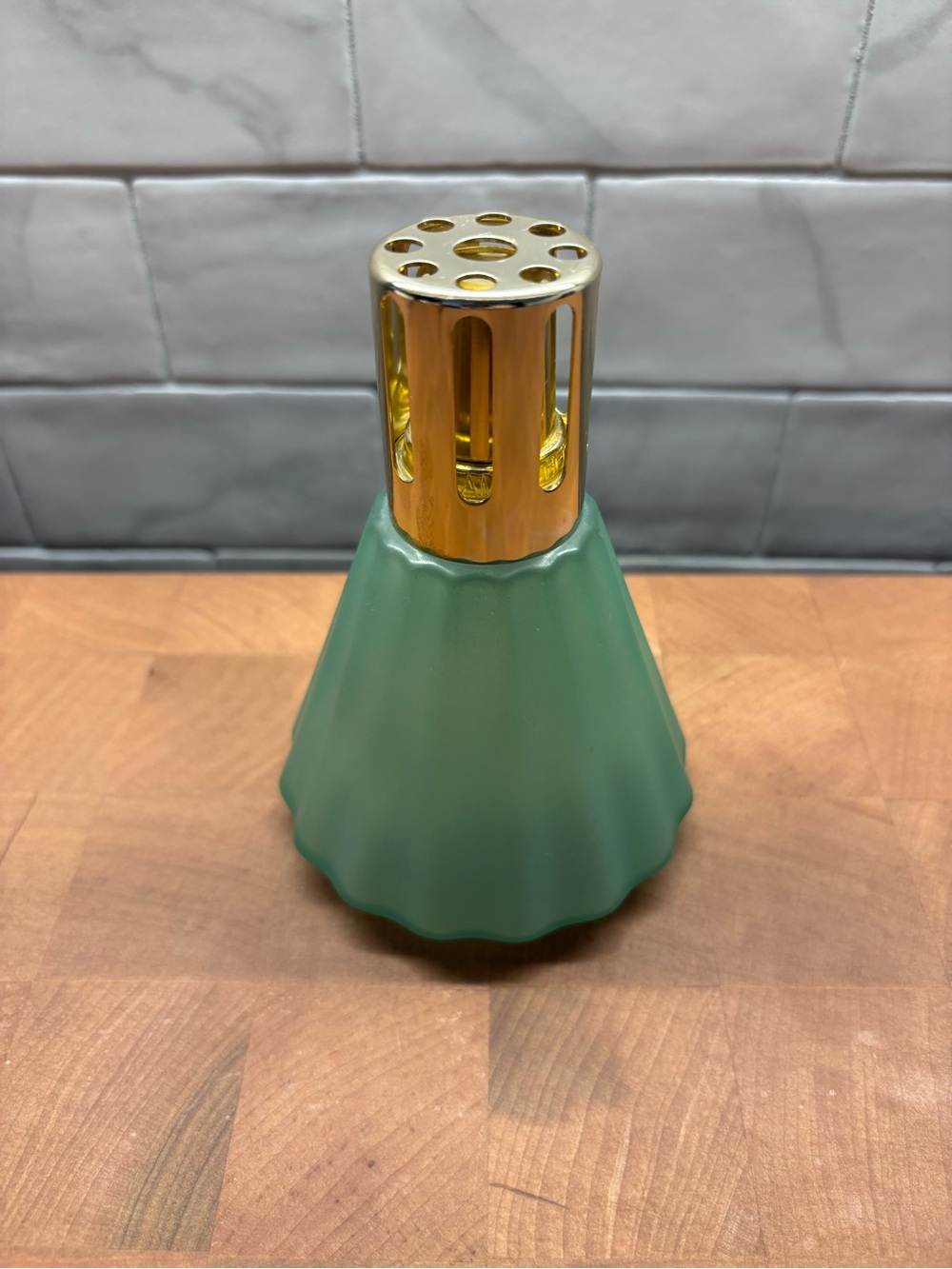 Green Matte Glass Lamoe Berger Fragrance Lamp with Gold Top